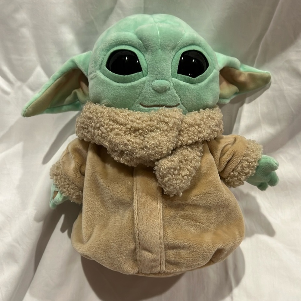 Baby yoda form Star Wars the Mandalorian Mattel Disney